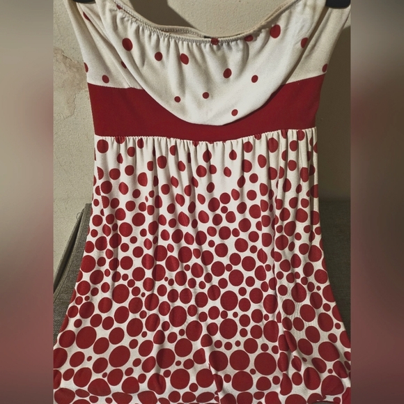 Ladies Wet Seal strapless red and white polkadot w/red tie in back, size M. - Picture 1 of 3